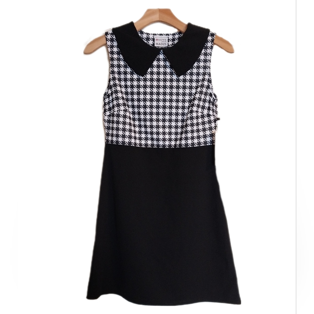 Love Her Madly "Mandy" Sleeveless Black and White Houndstooth Shift Dress